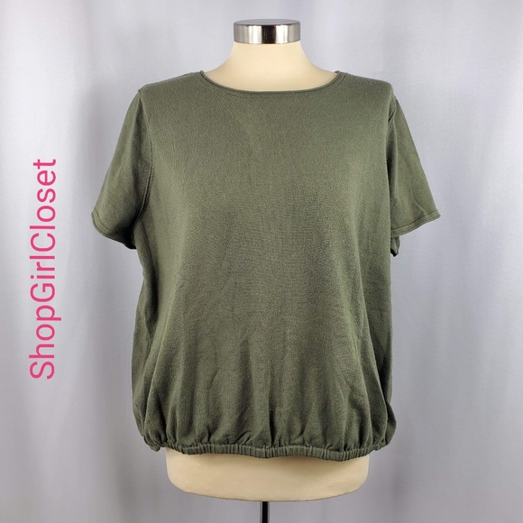 🆕️Universal Thread Top - Short Sleeves - Green